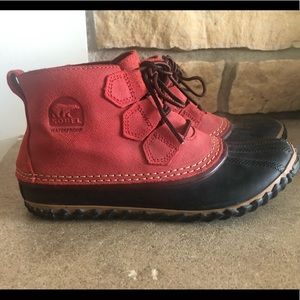 Sorel Out N About red boots
